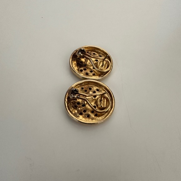 Vintage style Gold Plated Earrings stamped W - Picture 3 of 3